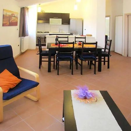 Apartment Lina - Pul455 *