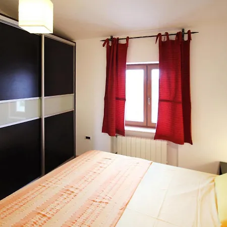 Lina - Pul455 Apartment Sisan