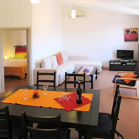 Apartment Lina - Pul455 Sisan